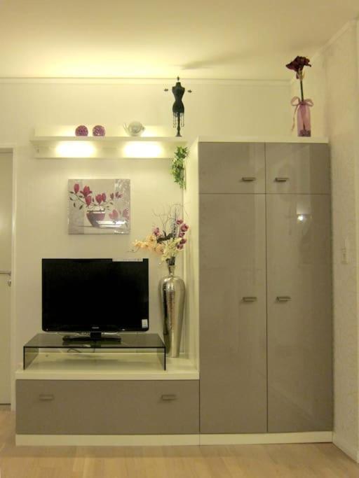 Modernes 1 Luxusappartement Kleiner Roland Mit Parkplatz Und Balkon In Naehe Zentrum Appartement