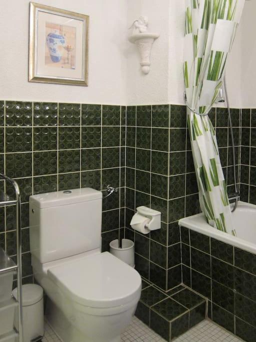 Modernes 1 Luxusappartement Kleiner Roland Mit Parkplatz Und Balkon In Naehe Zentrum * BRE