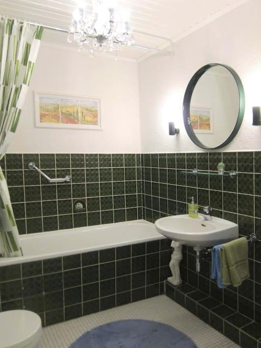Modernes 1 Luxusappartement Kleiner Roland Mit Parkplatz Und Balkon In Naehe Zentrum *