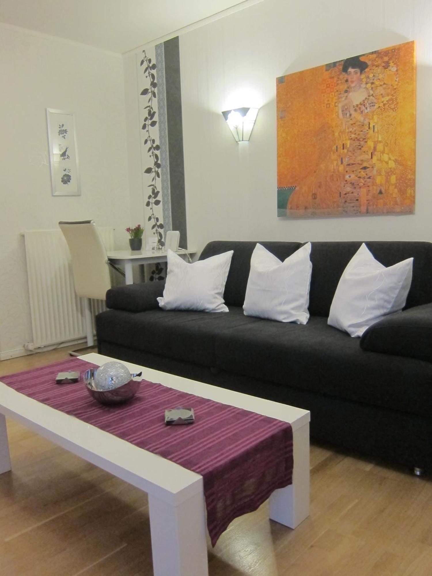 Apartment Modernes 1 Luxusappartement Kleiner Roland Mit Parkplatz Und Balkon In Naehe Zentrum