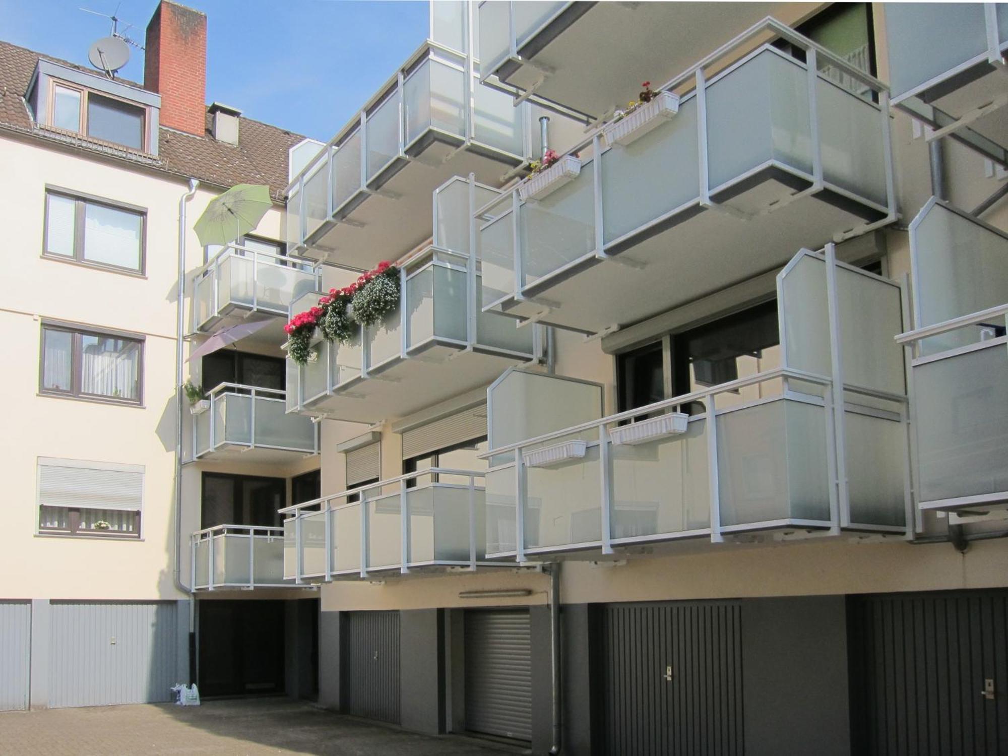 Modernes 1 Luxusappartement Kleiner Roland Mit Parkplatz Und Balkon In Naehe Zentrum Apartment